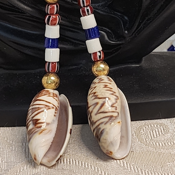 Vintage 1980s Tribal Bolo Necklace Shell Tips Antler Slide Beaded Southwestern - Picture 4 of 11